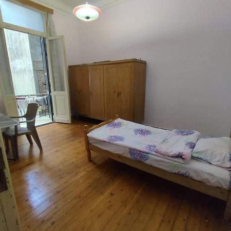 Room No5 A Private Room With Balcony For Men Only And No Ladies Allowed غرفة خاصة للرجال فقط ممنوع السيدات Alejandría Exterior foto