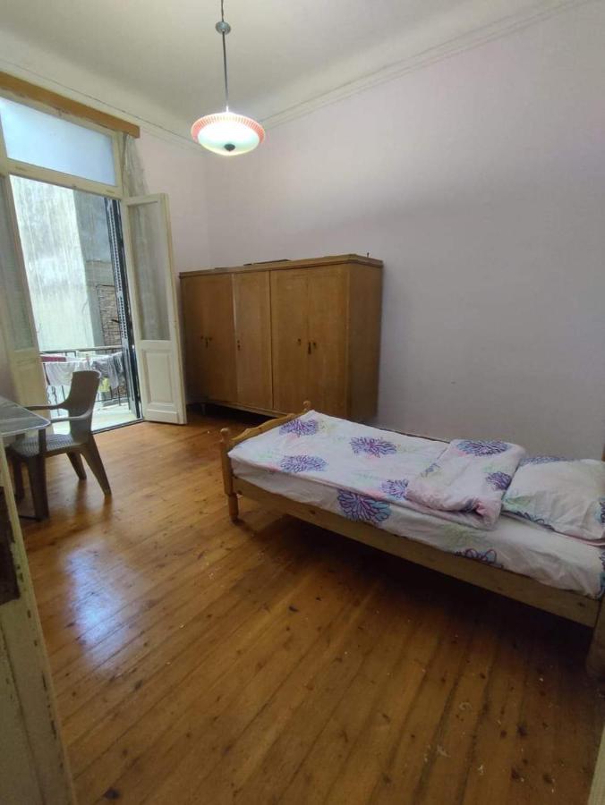 Room No5 A Private Room With Balcony For Men Only And No Ladies Allowed غرفة خاصة للرجال فقط ممنوع السيدات Alejandría Exterior foto